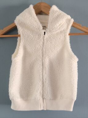 NWOT 4T Cream Sherpa Hooded Vest - Fuzzy Zip Front